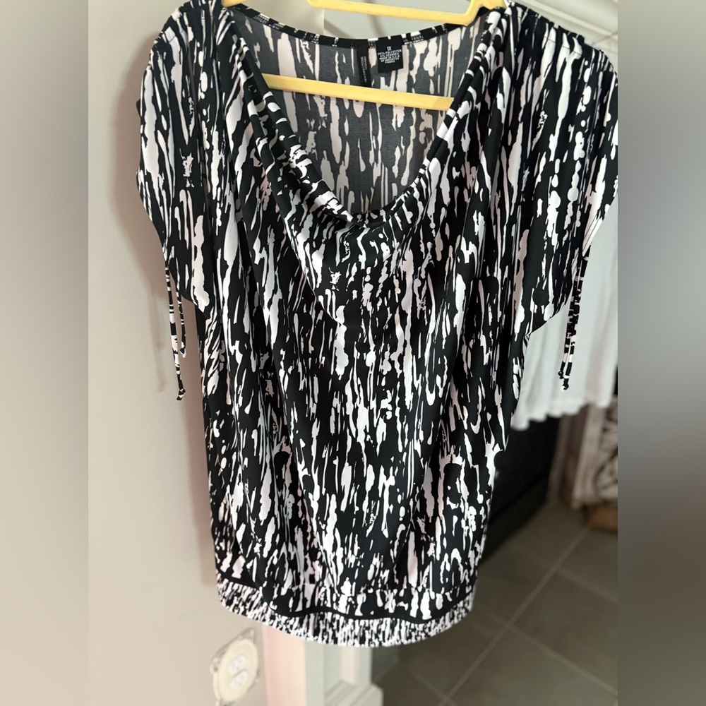 New Directions Abstract Black and White Blouse